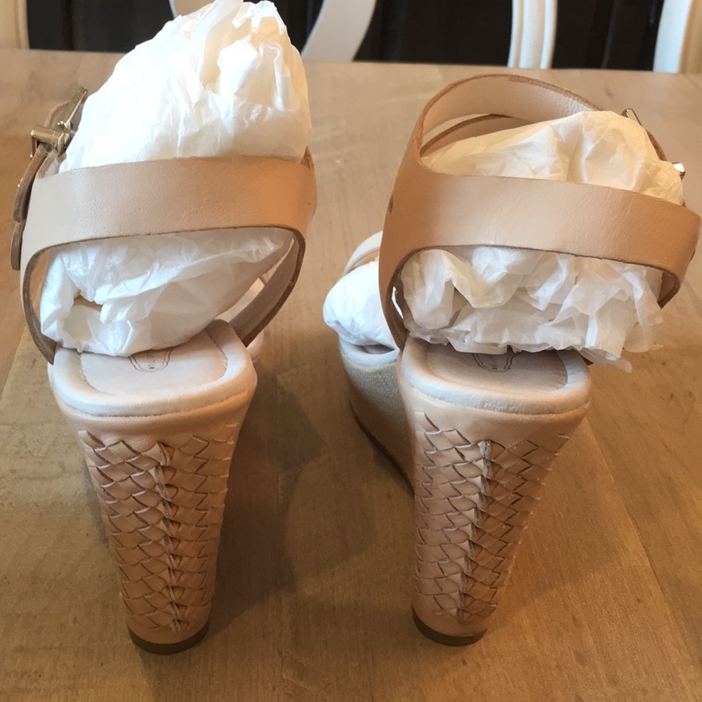 *SOLD* Elliott Lucca Wedges - Picture 2 of 6
